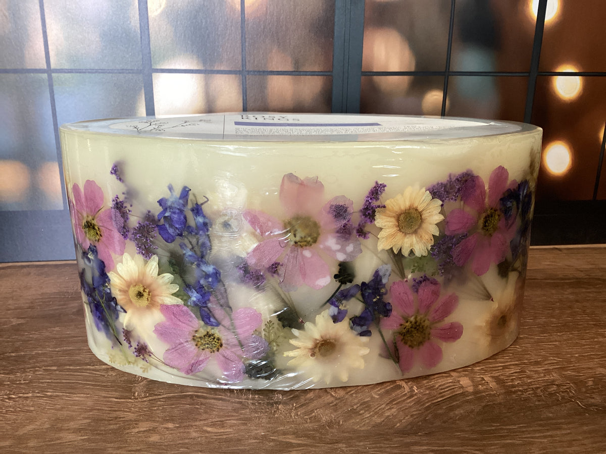 Statement Botanical Candle - Roman Lavender