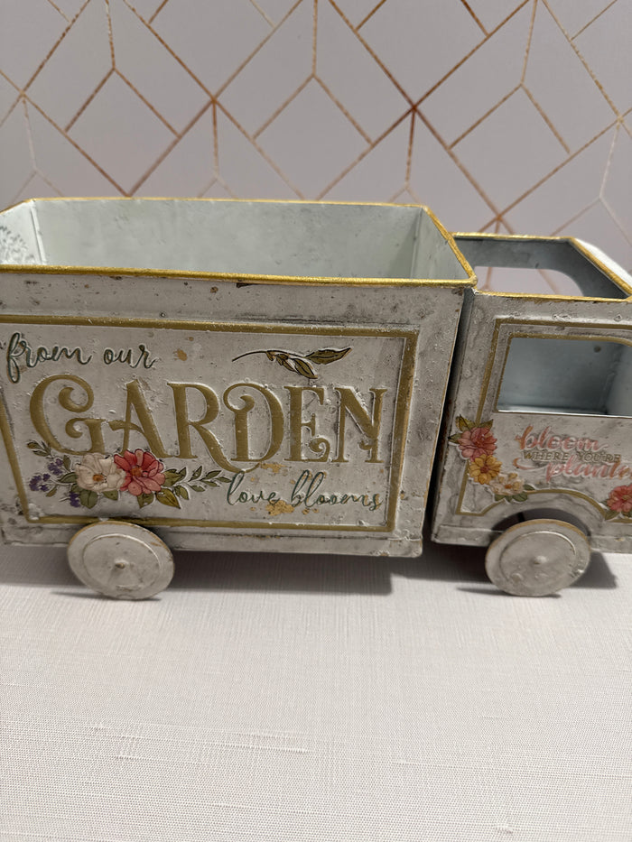 Garden Truck Decor